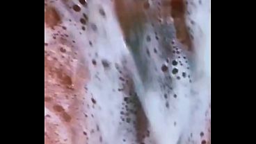 Image Se masturbando e mostrando o grelo grande.