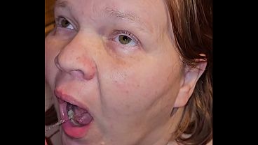 Image Pissing in wife's mouth