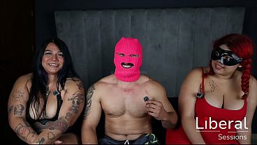 Image Amigas BBW invitan a un trio a su entrenador del gimnasio