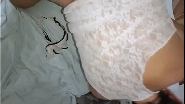 Image MILF est&aacute_ muy cachonda y termina follando con su hijastro hasta que la deja toda llena de semen