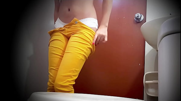 Image enfermera Miranda meando de visita en casa capara escondida