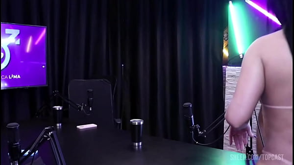 Image Fudeu 2 casadas ao vivo na web. Neg&atilde_o pauzudo BBC, fudeu 2 casadinhas muito safada na frente dos maridos cornos manso.