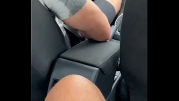 Image MAMEI O MOTORISTA DE APLICATIVO NO CARRO E GANHEI LEITE NO CU