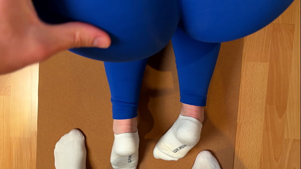 Image Perfect Ass Yoga Girl gets Backshots and a massive Cumshot on her Big Ass !