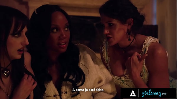 Image GIRLSWAY - Goth Lana Smalls & August Skye Summon Sex Spirit MILF Penny Barber - PORTUGUESE SUBTITLES