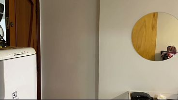 Image Estava brincando com essa branquinha no banheiro enquanto as amiguinhas dela ficaram observando, E meti pirocada em todas elas .