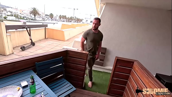 Image Sophia, belle brune coquine, adore les trios torrides