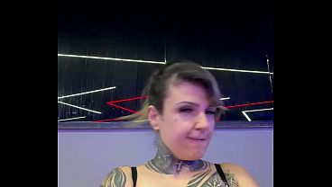 Image No ano novo fui treinar na academia com vibrador na buceta ! Amei gozar gostoso escorreu pelas pernas fiquei toda molhada