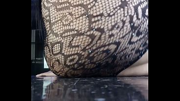 Image Transparent mesh and pleasure between my fingers