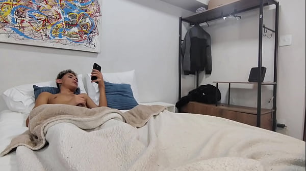 Image Madrasta perversa troca de roupa na frente do Entiado que ainda e virgem