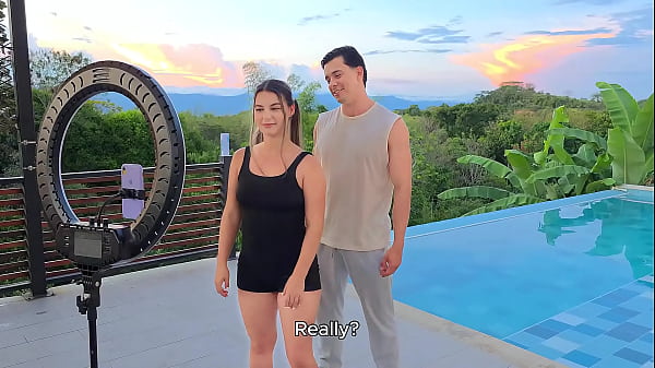 Image Follo con mi hermanastra mientras su madrastra no esta