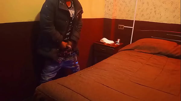 Image A solas en una habitaci&oacute_n alquilada