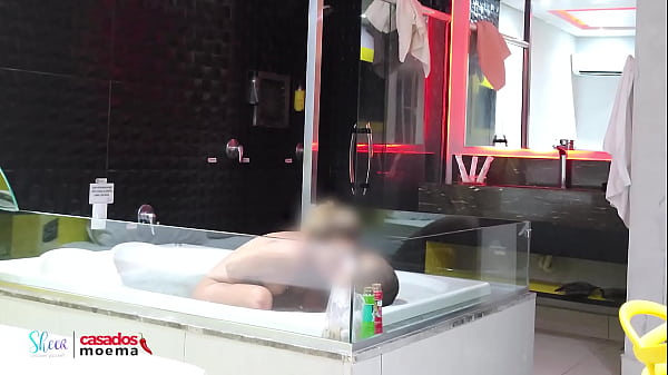 Image PUTARIA CORRE SOLTA NA BANHEIRA COM A ESPOSA DO CORNO