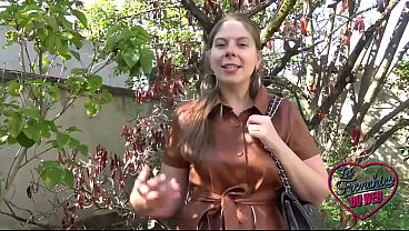 Image Alice, la bombe atomique, savoure deux bites en m&ecirc_me temps