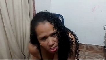 Image MILF esta muy cachonda termina masturb&aacute_ndose una doble penetraci&oacute_n hasta llegar a un orgasmo