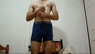 Image Muscular Guy Masturbates and Finishes in His Toy