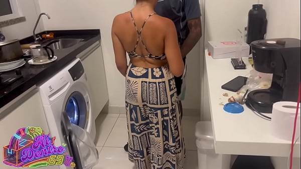 Image Os dois tatuados resolveram fuder a esposa do corno ao inv&eacute_s de fazer o servi&ccedil_o na m&aacute_quina de lavar