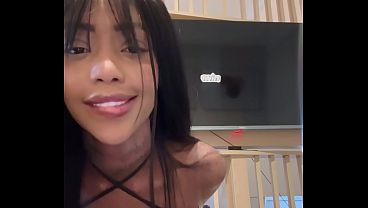 Image QUE SAFADA COM PEITAO PRA FORA