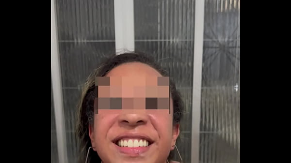 Image Abordagem a desconhecidos em dose dupla...primeiro no banheiro do Shopping e depois do bloco dentro do metro: duas gozadas na boquinha, duas fodas no p&ecirc_lo!