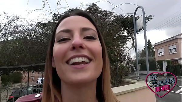 Image Pam et Heivy, deux belles coquines, s'empalent sur la m&ecirc_me bite