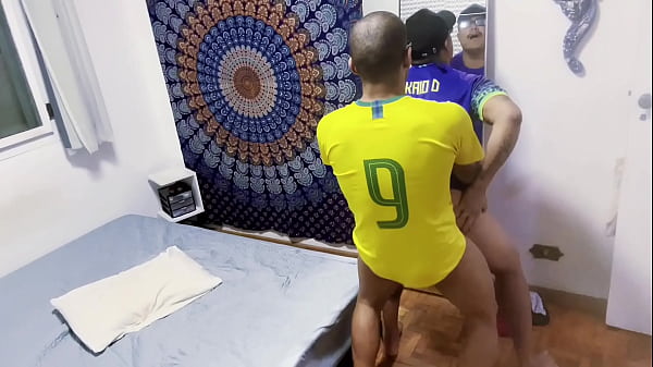 Image OS PUTOS BRASILEIROS SE ENCONTRARAM E COLOCARAM FOGO NO PARQUINHO COM MUITO SEXO E LEITADAS NO RABO ( TEASER )