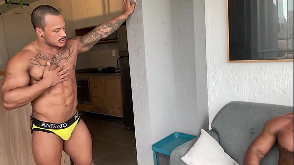 Image PEGA&Ccedil_&Atilde_O ENTRE DOIS PARRUDOS SAFADOS