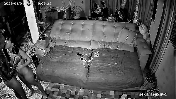 Image Namorado estala c&acirc_mera e pega o melhor amigo fudendo a mulher dele com vontade