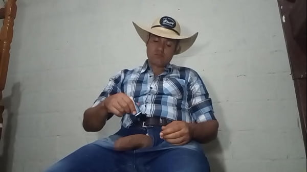 Image YURI GA&Uacute_CHO - PE&Atilde_O TARADO CURTINDO O TES&Atilde_O NO ALOJAMENTO - URSO DOTADO GOZADA FARTA