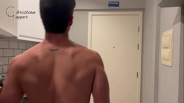 Image O entregador n&atilde_o resistiu quando me viu de lingerie.