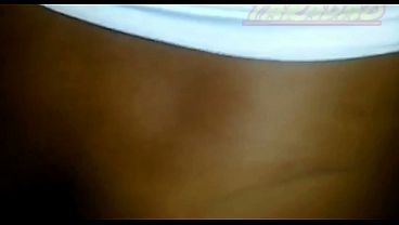 Image Preta sentando com o rabo