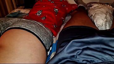 Image &iexcl_Por aburrimiento, tengo relaciones sexuales con mi padrastro! Me encanta cabalgar su polla dura y ver la gran corrida en mi co&ntilde_o cuando nos quedamos a solas