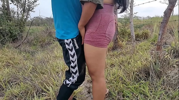 Image Nos encanta follar en el monte y que las personas nos miren