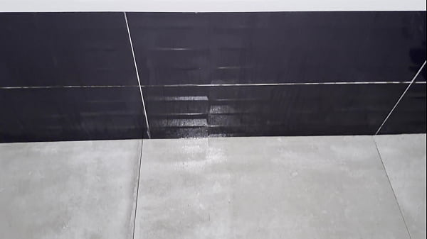 Image Mi hermanastro me consigue d&aacute_ndome una ducha