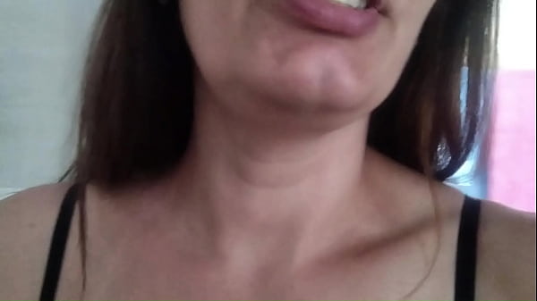 Image Casada pagando boquete e tomando uma enorme gozada na cara