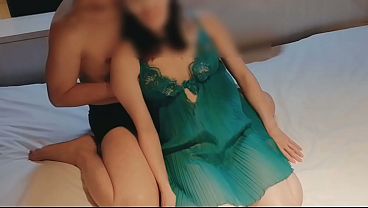 Image 緑のセクシーランジェリーを着たスレンダーなかわいい人妻を着衣のまま愛撫して絶頂させる。Home made amateur 個人撮影 kawasaki JK