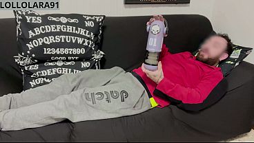 Image regalo un sex toy al mio vicino di casa - Lollolara91 sborra in bocca