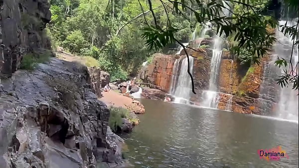 Image FODI A PUTINHA SAFADA NA CACHOEIRA