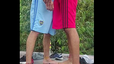 Image FROTAGE SNEAKER BULGE