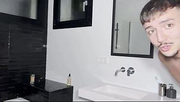 Image Mi hermanastro me consigue d&aacute_ndome una ducha