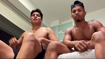 Image D&aacute_ndole un ba&ntilde_o de leche al pasivo despu&eacute_s de dejarlo con el culo destrozado.