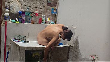 Image Lavaba la ropita, pero tenia mucho calor, y mi marido no se resisti&oacute_ y al verme desnuda, termin&oacute_ por fallarme y correrse dentro