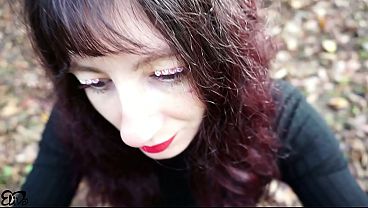 Image Donna INCINTA con rossetto ti porta nel bosco e ti fa una SEGA!