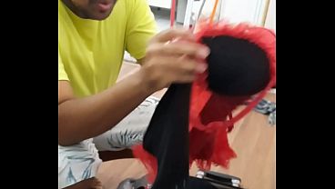 Image Sem nojo e com vontade, mamou gostoso e levou rola na buceta gozando a primeira vez e em seguida pediu pra deixar seu cuzinho largo.