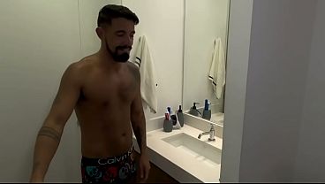 Image Dois primos me fuderam com nossa prima na cama.