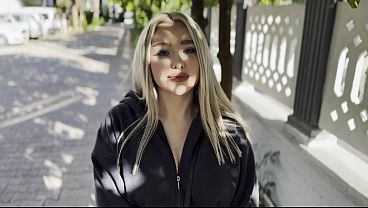 Image Shows tits and pussy on the street on the first date!