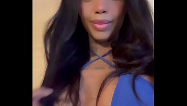 Image PUTINHA SAFADA DAN&Ccedil_ANDO PELADA