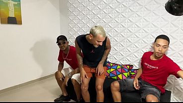 Image CONVIDAMOS UM NOVINHO NA RUA PRA VIR TRANSAR COMIGO E MEU MARIDO E ELE ACEITOU - COMPLETO NO RED - CASALL SAGAZ