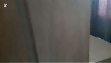 Image ABRO LA PUERTA Y MIRO A MI MADRASTRA LATINA MASTURBANDOSE Y LE CHUPO SU VAGINA