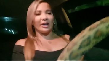 Image Essa sabe dirigir uma m&atilde_o no volante outra mo meu pau