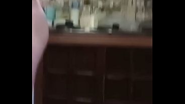 Image Na cozinha com o marido e o amante liga